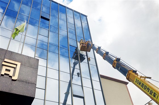 專業(yè)玻璃幕墻更換公司