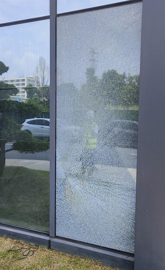 深圳玻璃幕墻維修公司