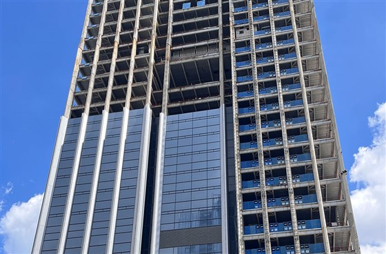 為什么選擇附近的幕墻公司