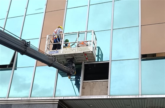 東莞玻璃幕墻維修公司聯(lián)系方式