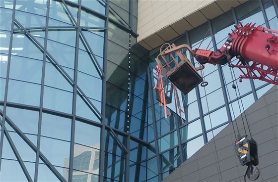 東莞玻璃幕墻專業(yè)維修哪家不錯