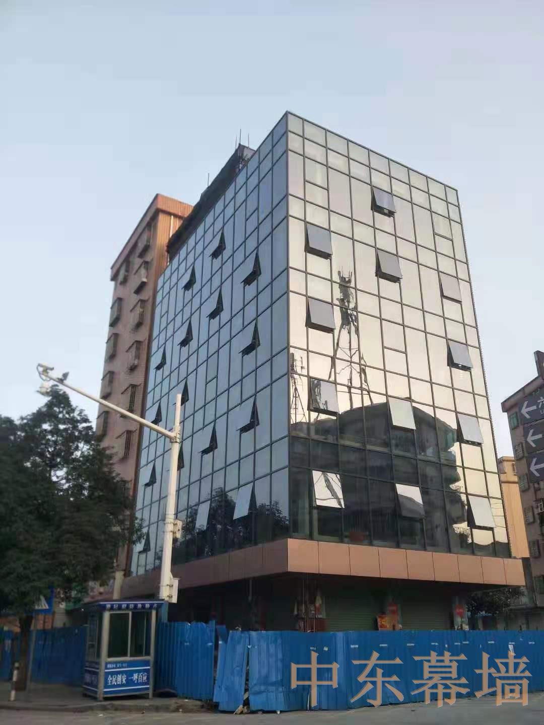 為什么建筑師喜歡在建筑外立面設(shè)計用玻璃幕墻立面？【中東幕墻】