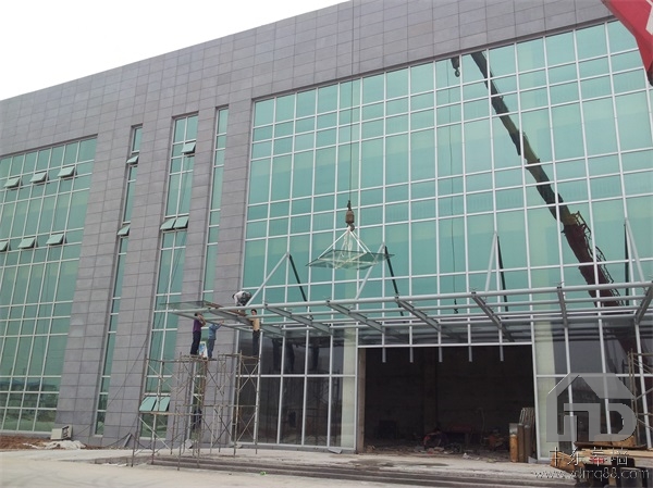 鋁板網(wǎng)幕墻的有哪些優(yōu)勢(shì)及用途？