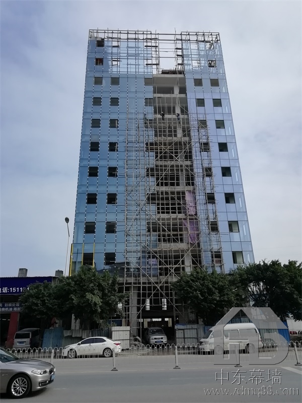 無(wú)縫鋁板幕墻的優(yōu)勢(shì)與實(shí)用性！