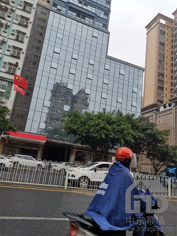 做玻璃幕墻多少錢一平方？