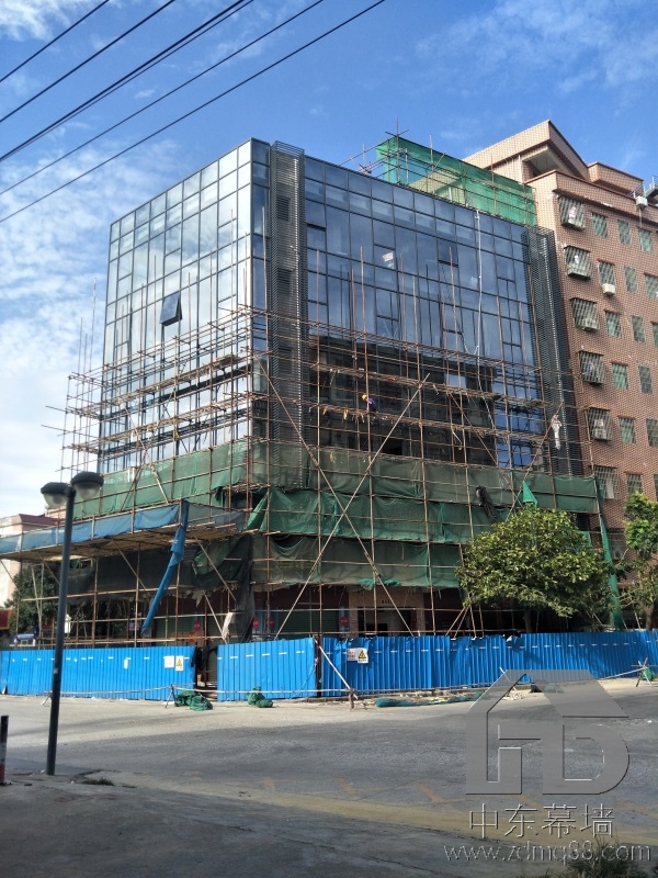 專業(yè)做玻璃幕墻公司，20年專業(yè)設(shè)計施工經(jīng)驗，免費獲取幕墻報價