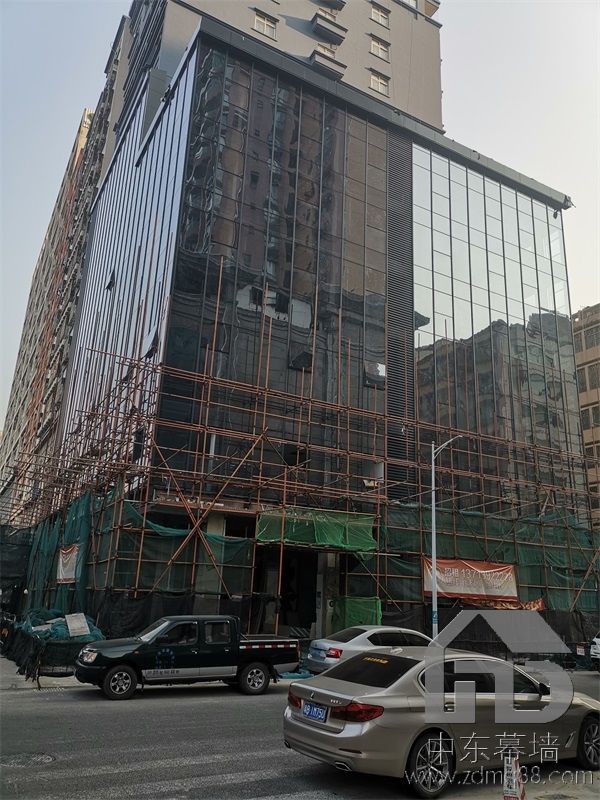 為什么現(xiàn)代建筑用玻璃幕墻？