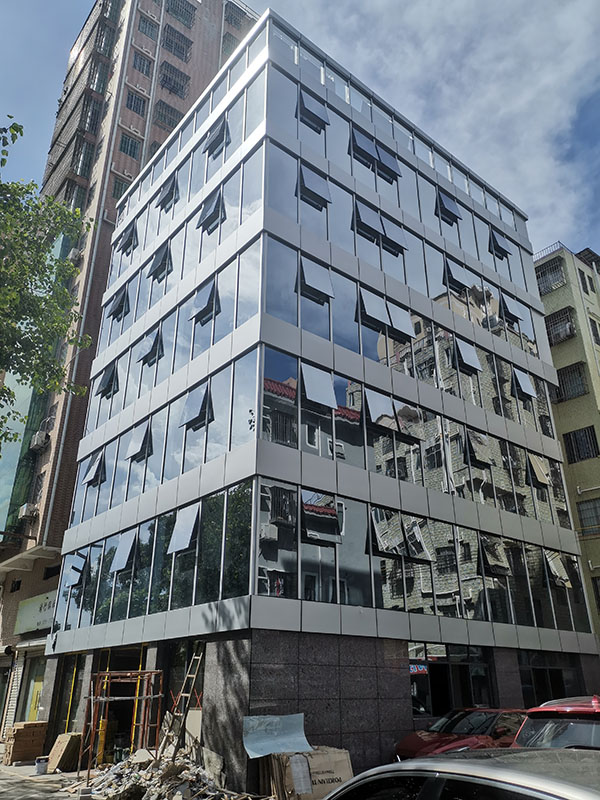 舊樓改造玻璃幕墻找哪家幕墻公司