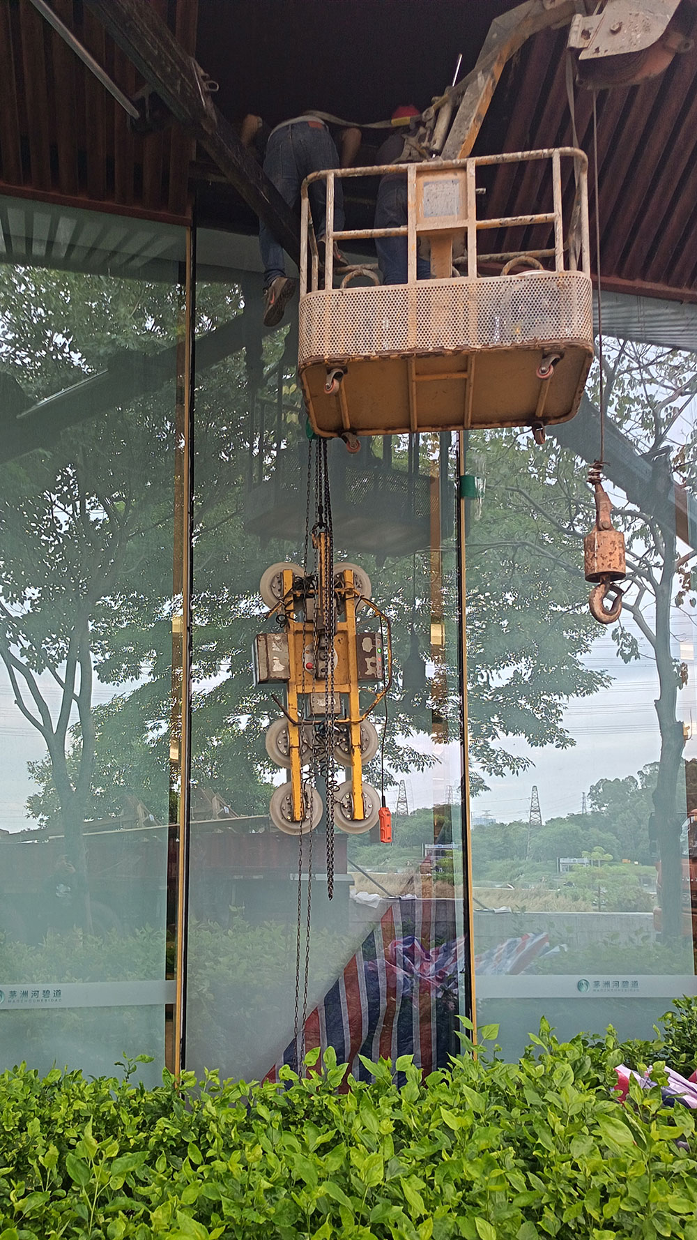 深圳維修玻璃幕墻公司