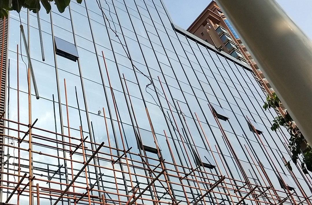 半隱框玻璃幕墻有什么好