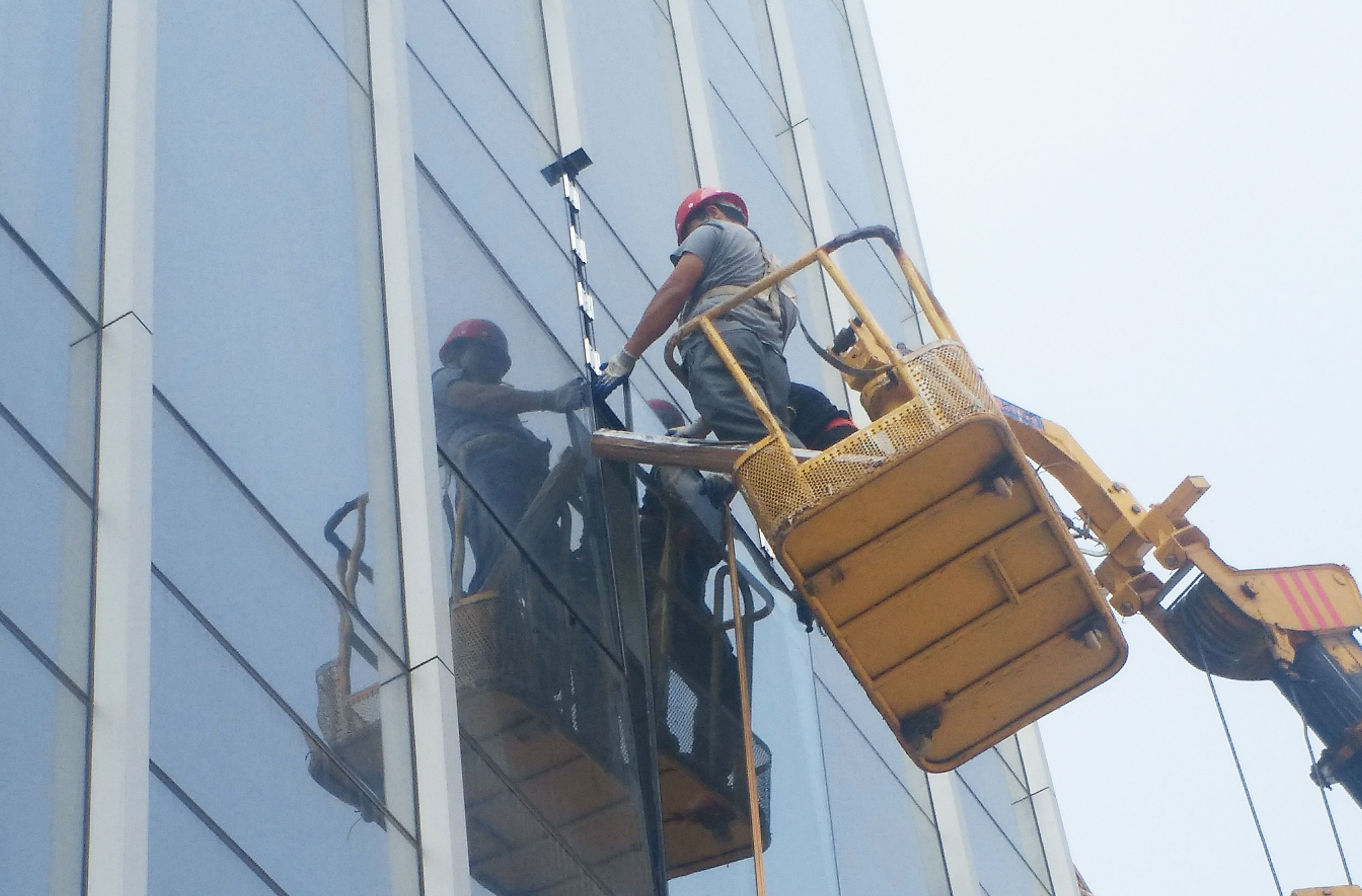 玻璃幕墻維修更換價(jià)格是如何收費(fèi)