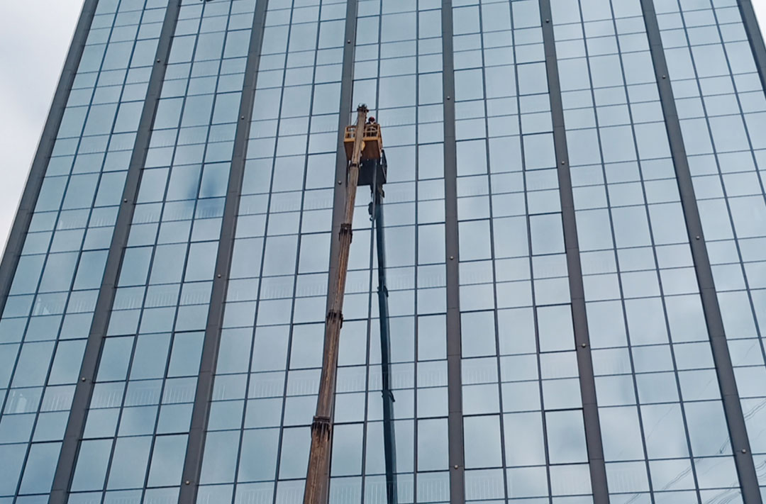深圳比較專業(yè)的玻璃幕墻維修公司